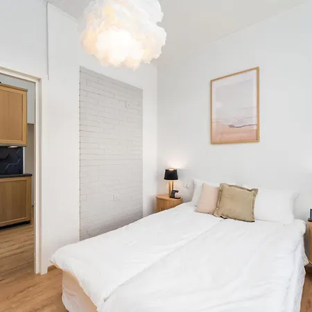 Freshly Renovated 24h Check In Available Free Parking And Parking For Campervan Available *