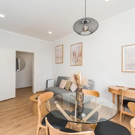 Apartment Freshly Renovated 24h Check In Available Free Parking And Parking For Campervan Available