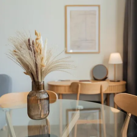 Freshly Renovated 24h Check In Available Free Parking And Parking For Campervan Available *