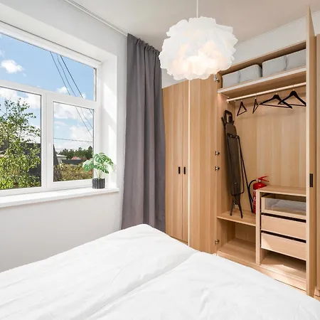 Freshly Renovated 24h Check In Available Free Parking And Parking For Campervan Available Apartment