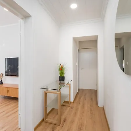 Freshly Renovated 24h Check In Available Free Parking And Parking For Campervan Available Apartment *
