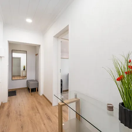 Freshly Renovated 24h Check In Available Free Parking And Parking For Campervan Available